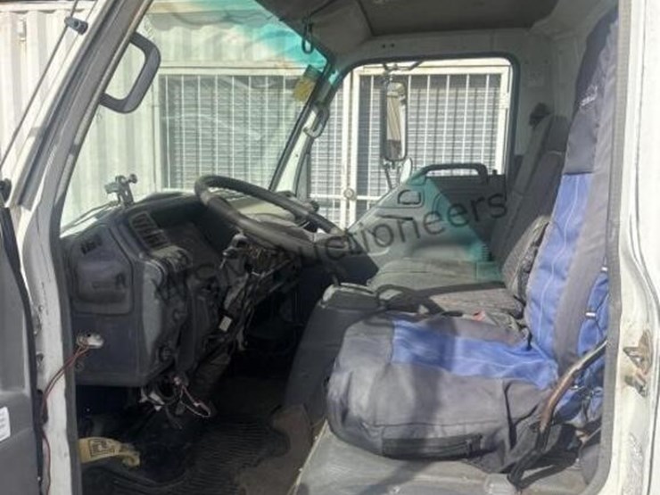 2007-isuzu-nrr-image-28