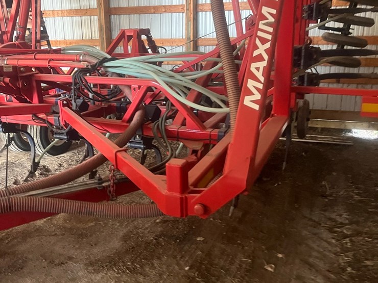 lot-10.-morris-air-seeder,-tow-between-with-10"-eagle-beaks,-new-seed-meter-unit,-pristine-condition,-always-shedded,-highly-maintained,-none-nicer-image-49