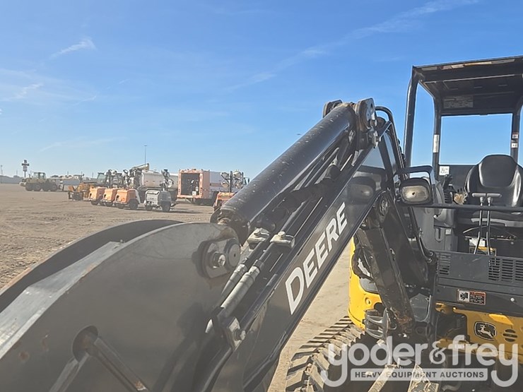 2020-deere-35g-image-49