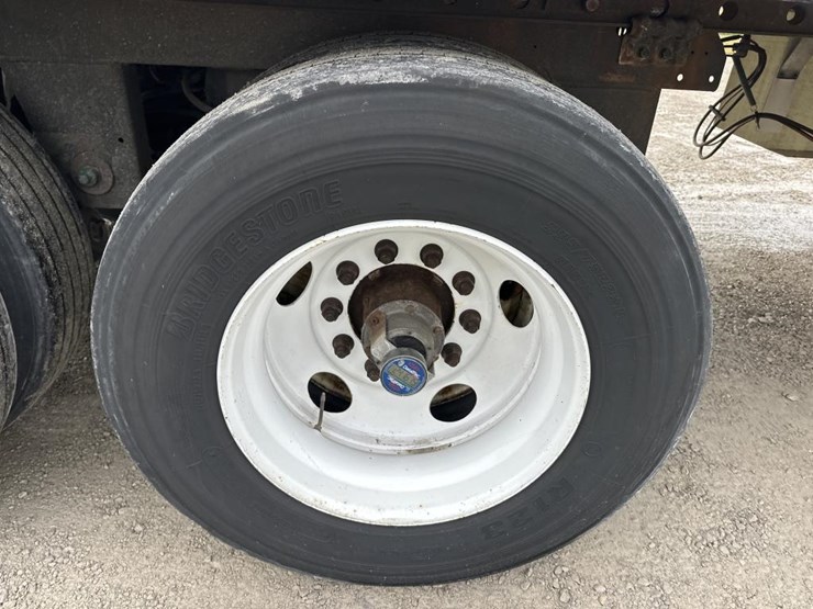 2019-utility-53'-image-29