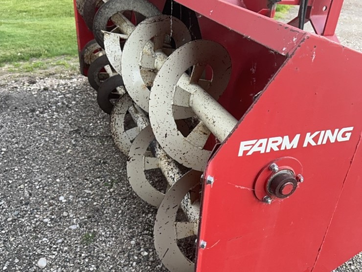 farm-king-twin-auger-two-stage-snowblower,-540-pto,-hydraulic-shoot-image-5