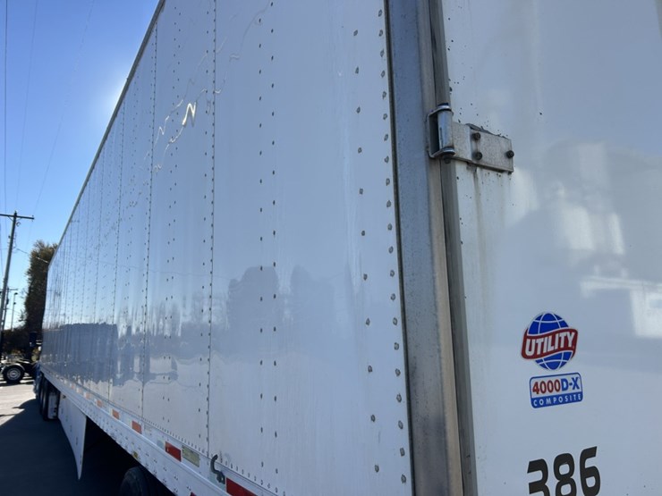 2014-utility-53'-image-15