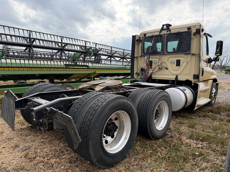 #40955-•-2016-freightliner-cascadia-t/a-daycab-truck-tractor-3akjged54gshn2294-image-3