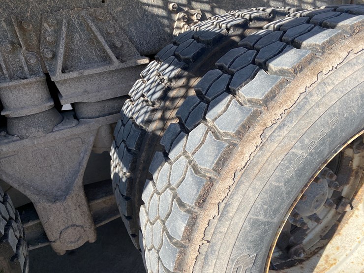 1994-international-paystar-5000-image-24