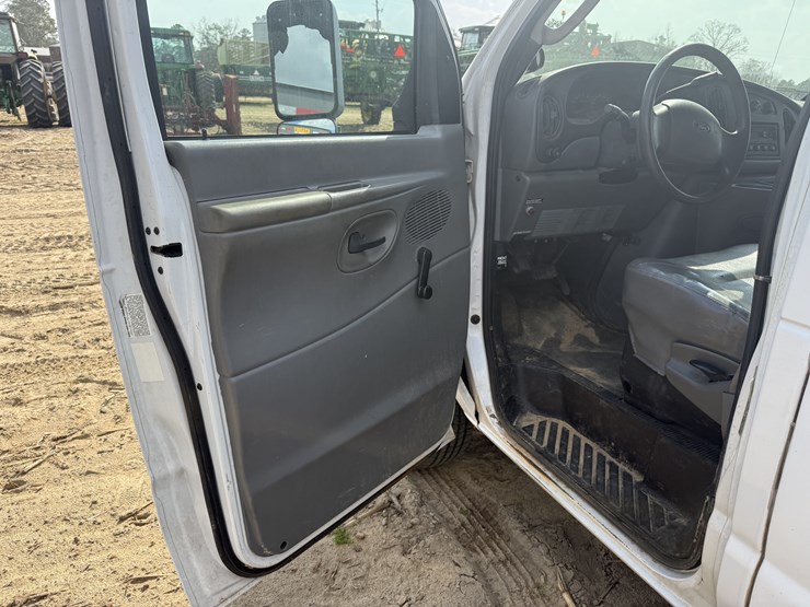 2006-ford-e450-image-11