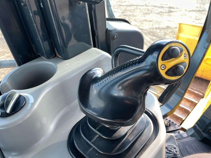 2022-komatsu-d51pxi-image-24