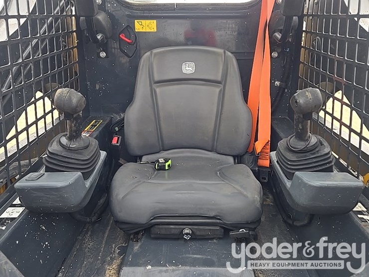 2021-deere-317g-image-60