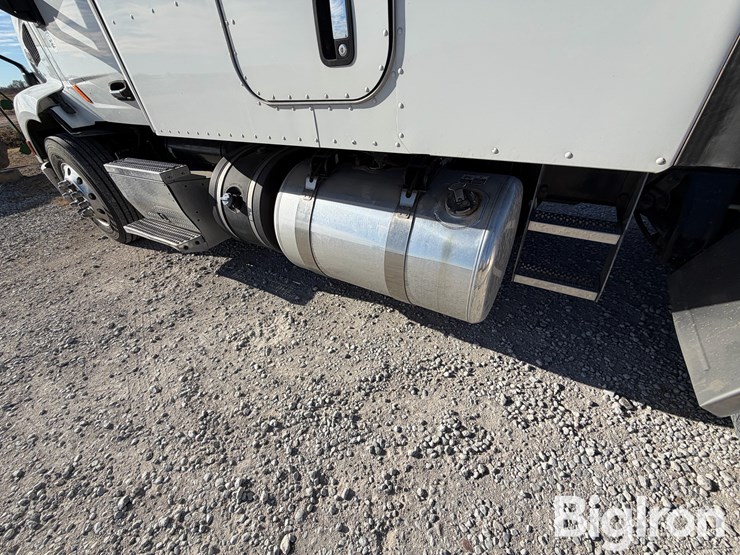 2016-peterbilt-579-image-10