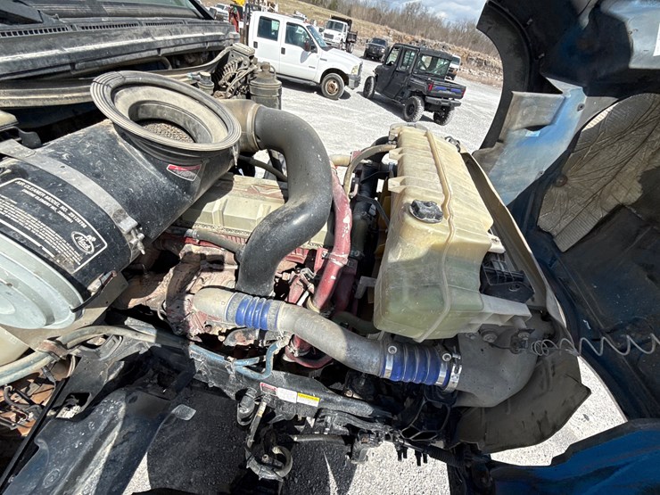 2017-mack-granite-gu713-image-11