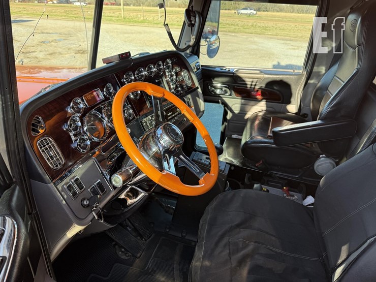 2021-peterbilt-389-image-9