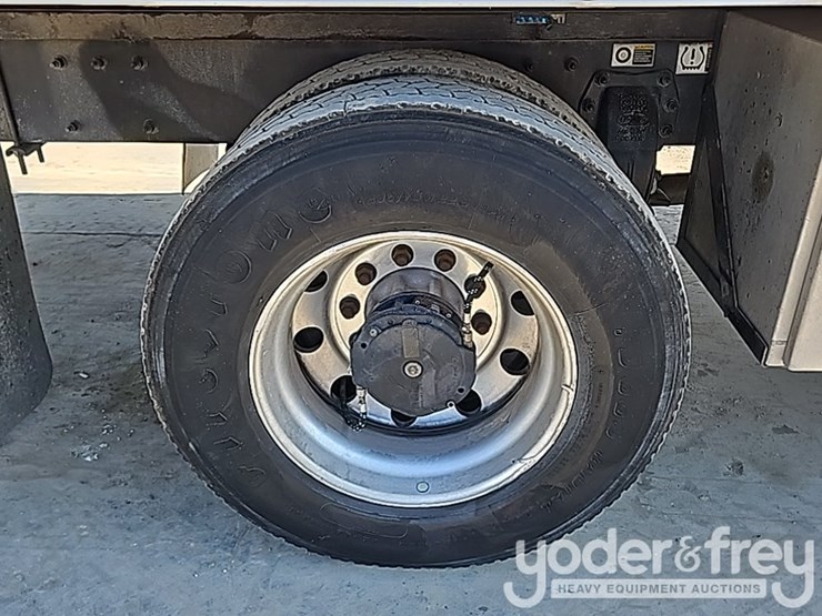 2018-peterbilt-337-image-16