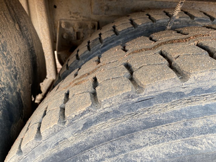 #400-•-1988-freightliner-boom-pump-truck-(has-wi-title)-(arpin,-wi)-image-19