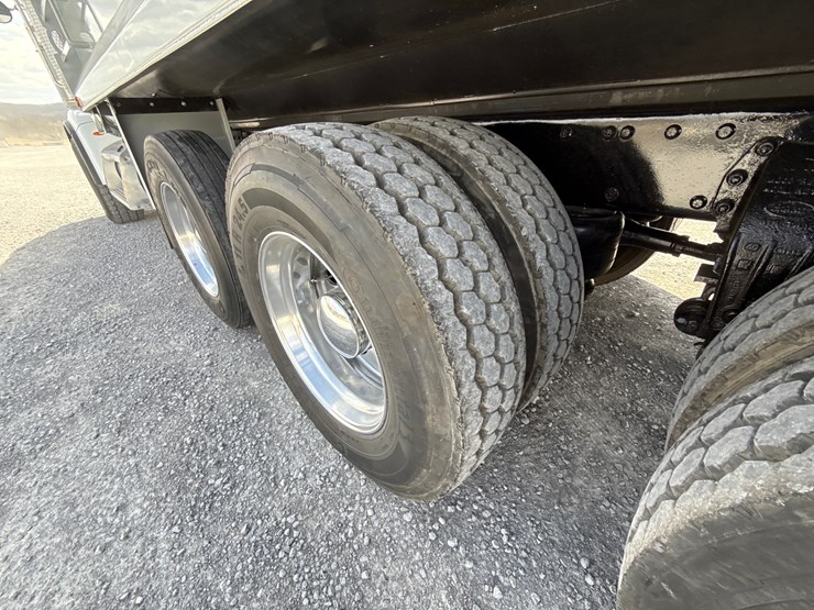 2008-peterbilt-367-image-26