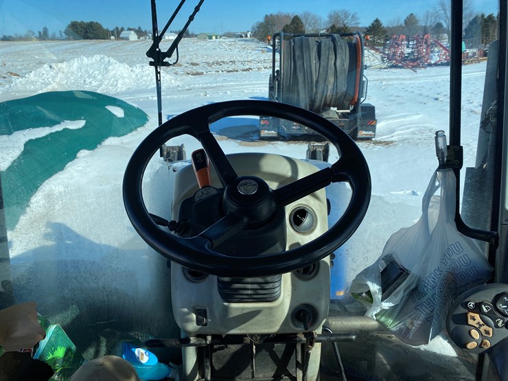 2011-new-holland-390-image-35