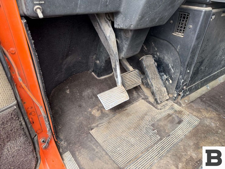 1993-freightliner-fld112-image-54