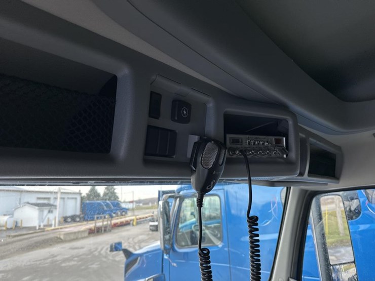 #2225-•-2024-volvo-vnl-sleeper-cab-semi-truck-tractor-image-50