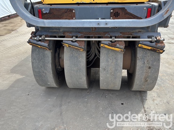 2017-dynapac-cc1300c-image-13