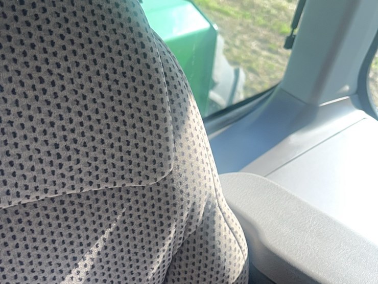 2016-john-deere-9520r-image-139