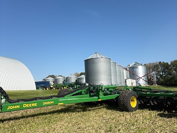 2023-john-deere-h-image-10