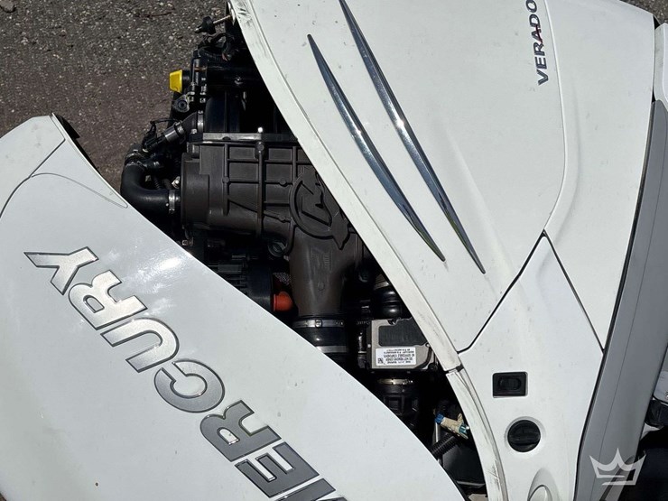 mercury-verado-350hp-4-stroke-boat-motor-image-6