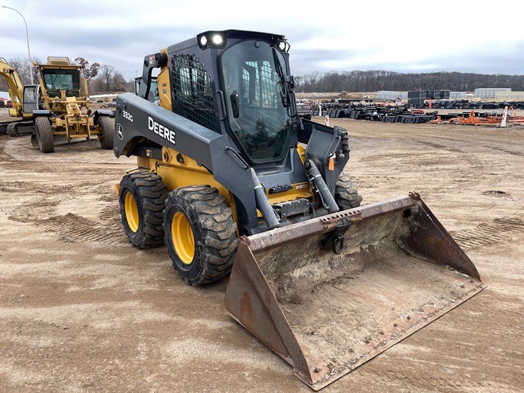 2019-john-deere-332-image-5