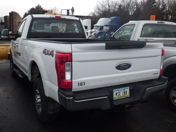 2017-ford-f350-xl-image-8