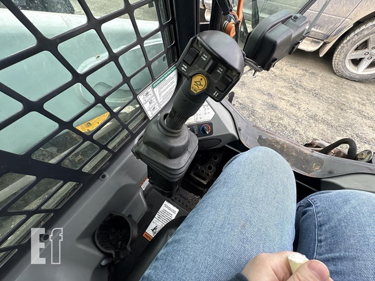 2015-bobcat-s570-image-16