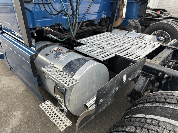 2019-volvo-10-image-13