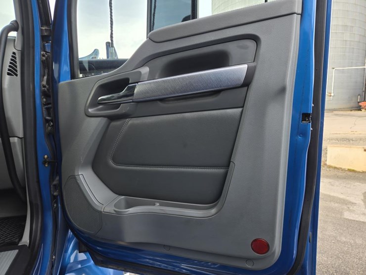 2019-kenworth-t680-image-57