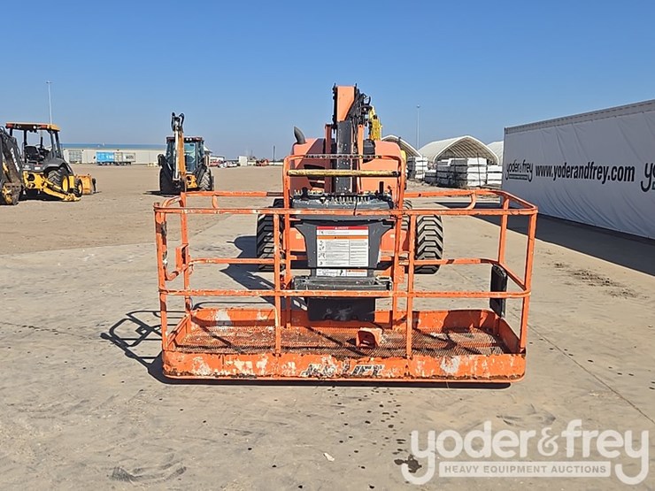 2017-jlg-600aj-image-8