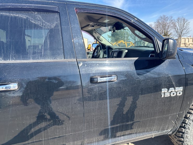 2014-dodge-1500-image-18