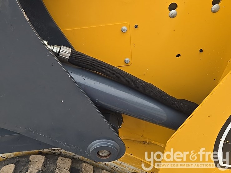 2021-deere-317g-image-38