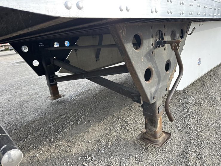 2019-utility-53'-image-18