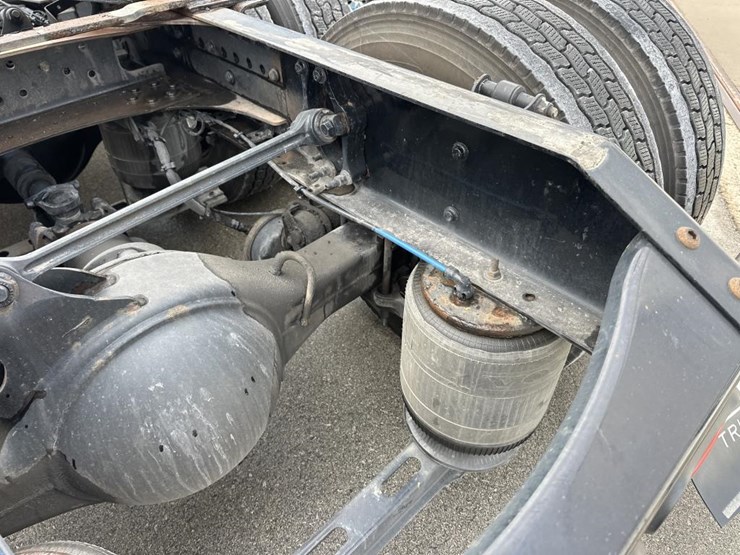 2022-volvo-10-image-38