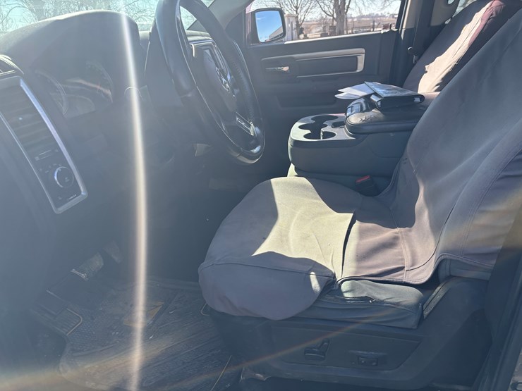 2014-dodge-1500-image-35