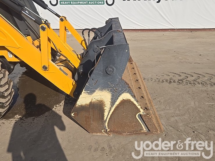 2017-jcb-3cx-image-12