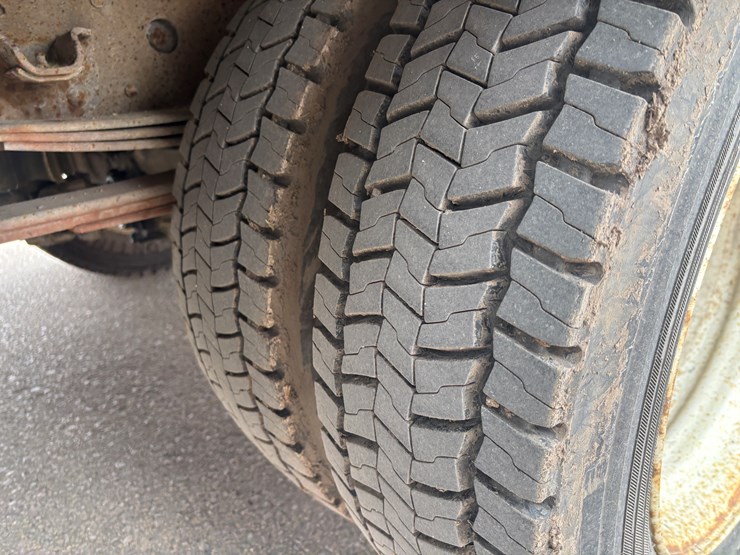 2015-isuzu-npr-xd-image-59