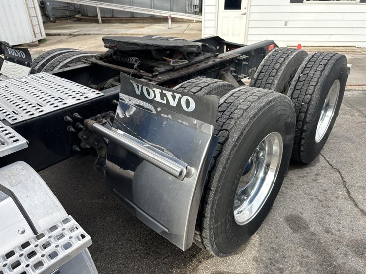 2018-volvo-10-image-14