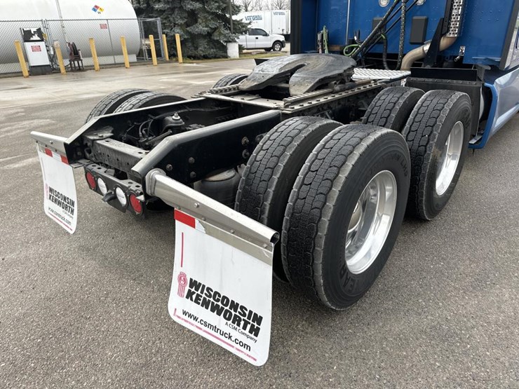 2020-kenworth-t680-image-17