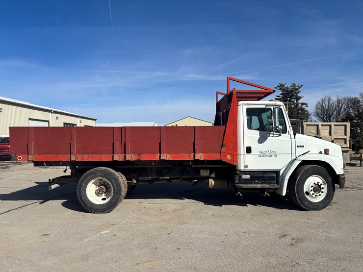 freightliner-fl70-image-4