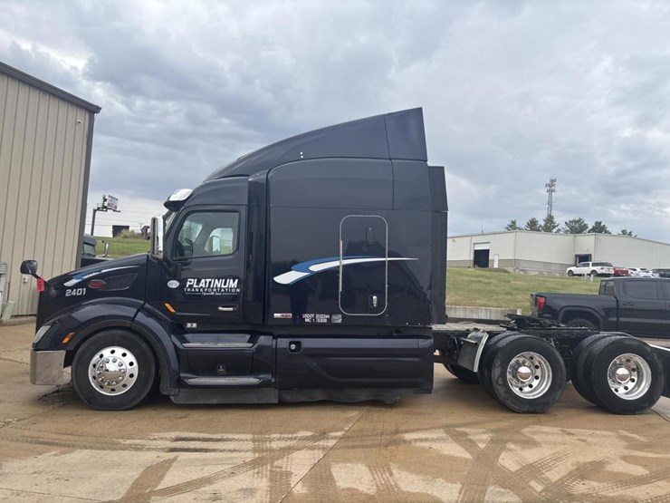 2019-peterbilt-579-image-2