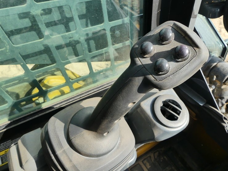 2023-deere-317g-image-11