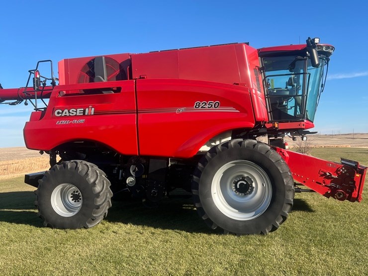 2023-case-ih-8250-image-17