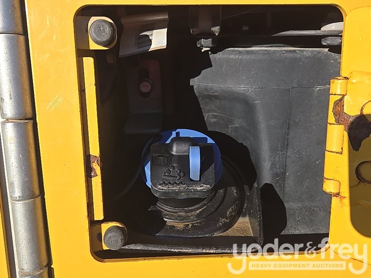 2018-deere-700k-image-71