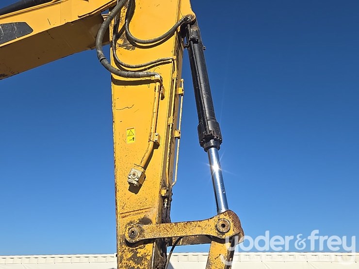 2016-caterpillar-335fl-image-34