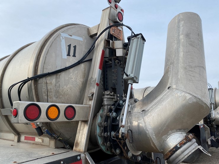 #502-•-2012-northern-8,500-gallon-semi-manure-tanker-(has-wi-title)-(waupun,-wi)-image-30