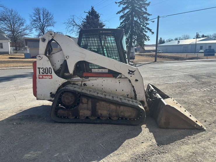 2007-bobcat-t300-image-5