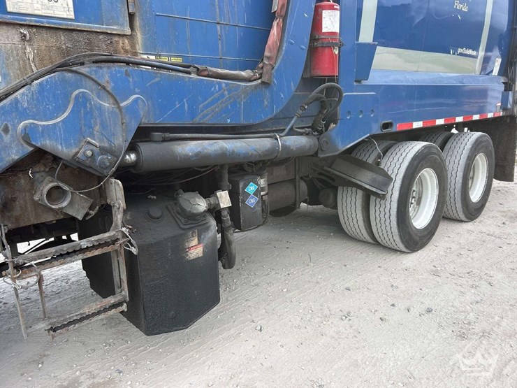 2017-peterbilt-320-image-20