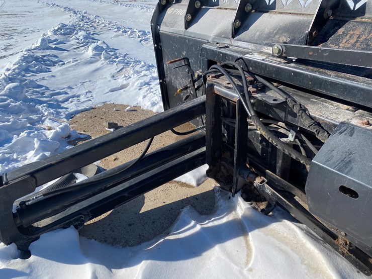 2011-new-holland-390-image-48