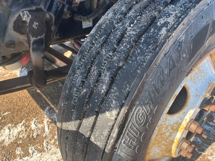 #2294-•-2013-freightliner-m2-flatbed-truck-image-57